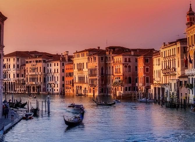 Dreamy Gondola Rides in Venice